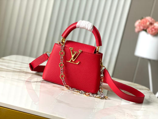 秋冬特惠💰1650 渠道级LV 新品 te级LV 动态芯片 M12936/M48865红色圆花环扣款 本款Capucines 手袋 商品图0