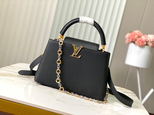 秋冬特惠💰1850 渠道级LV 新品 te级LV 动态芯片 M12936/M48865黑色圆花环扣款 本款Capucines 手袋 商品图0