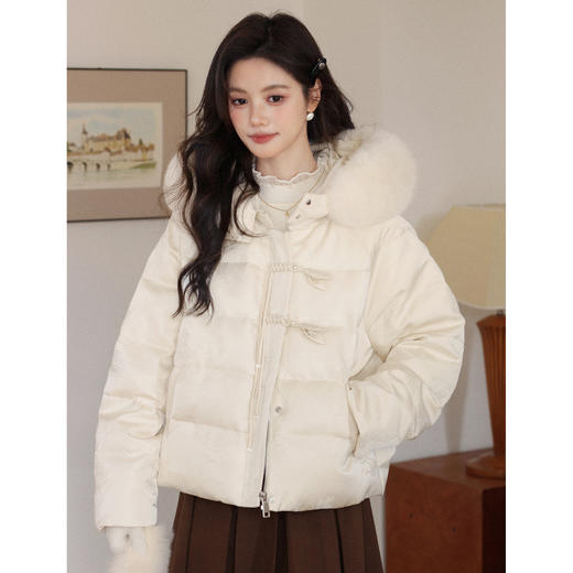 鹿向南「山茶白羽」90白鸭绒杏色可拆卸羽绒服女冬季加厚保暖外套 商品图2