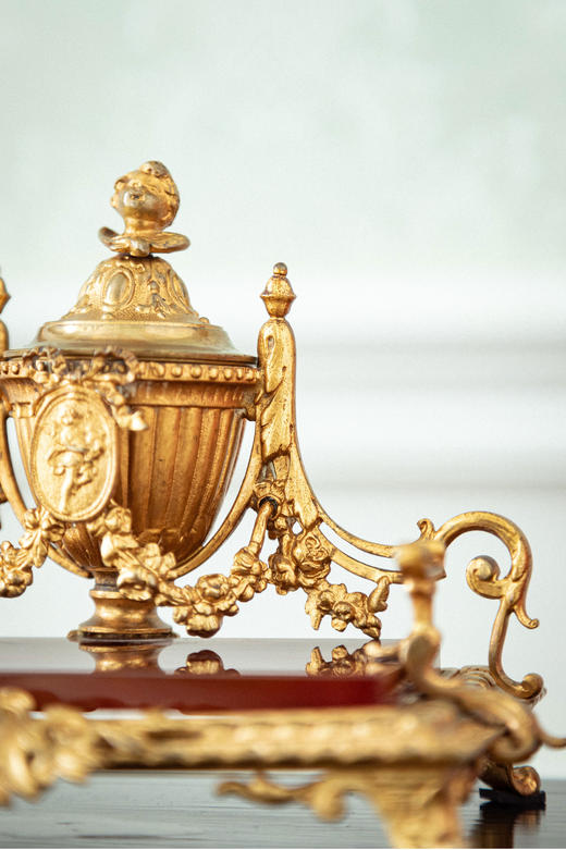 独角鹿西洋古董19世纪末法国出品花环奖杯主题铜鎏金精雕嵌玛瑙底座墨水台 商品图7