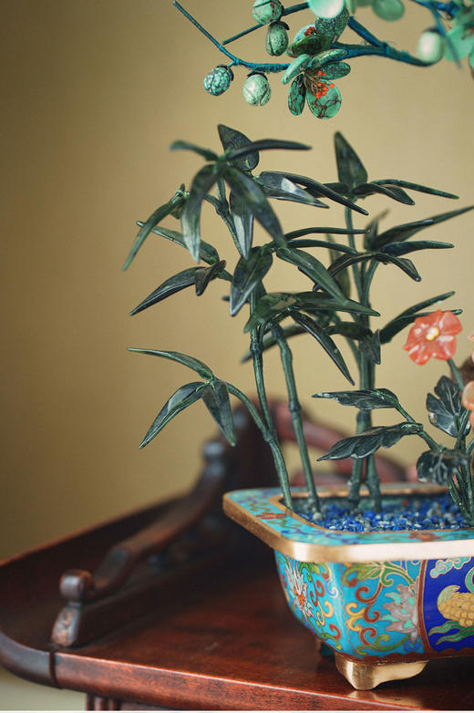 【已售】独角鹿西洋古董20世纪中国创汇时期出品宝相花纹样景泰蓝盆装饰「梅寿长春」珍宝像生盆景 商品图2