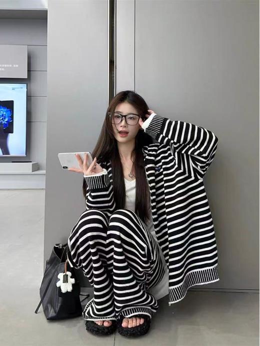 D112562连帽+撞色条纹软软糯糯休闲拉链套装 商品图12