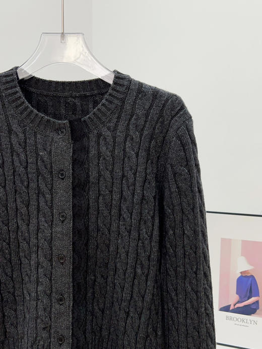 【秒杀价已调 直接拍】小禾 复古慵懒风 羊绒混纺 修身 麻花绞花 针织开衫 蕾丝显瘦圆领 温柔外套 商品图10