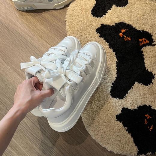 【牛皮版~miu风百搭厚底小白鞋】女春绑带休闲小白鞋增高单鞋板鞋 商品图0