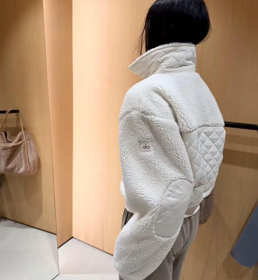 【秒杀价已调 直接拍】火爆的 Alo 上线开卖  智秀同款 立领短款 秋冬飞行员 羊羔绒外套 商品图11