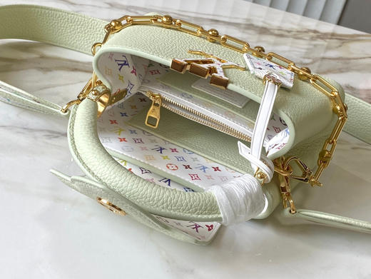 秋冬特惠💰1700 渠道级LV 新品 te级LV 动态芯片 M14101/M48865浅绿三彩限定款 本款 Capucines迷你手袋 商品图5