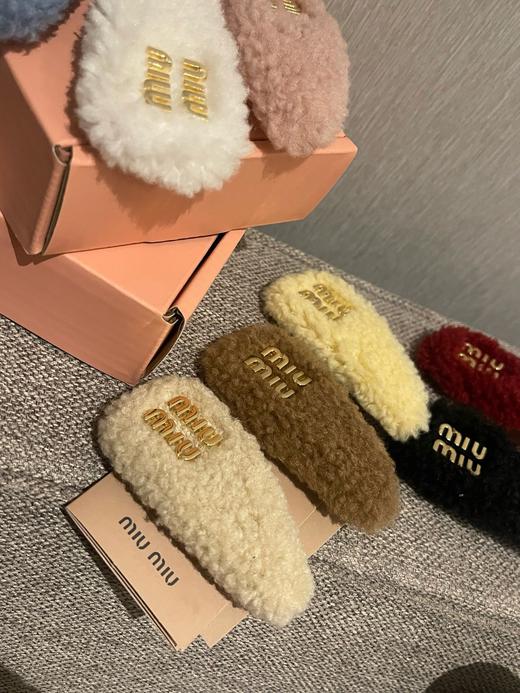 D112558甜美少女秋冬复古羊羔毛糖果色字母发夹 商品图3