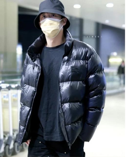 毒家！保真正品！只有49件，奢品！黄景瑜同款！  贸易订单 ！巴宝莉战马鹅绒面包服！！拆了吊牌！ 商品图1