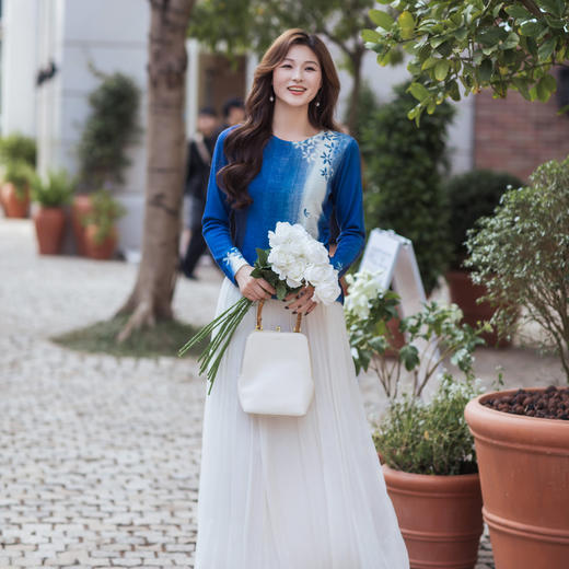 【林栖设计小店】【林栖推荐】（预售）蓝白渐变印花显瘦针织绵羊毛上衣N1961280 商品图7