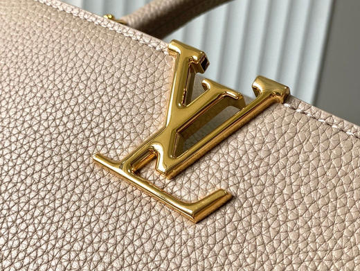 秋冬特惠💰1850 渠道级LV 新品 te级LV 动态芯片 M12935/M48865淡咖圆花环扣款 本款Capucines 手袋 商品图3