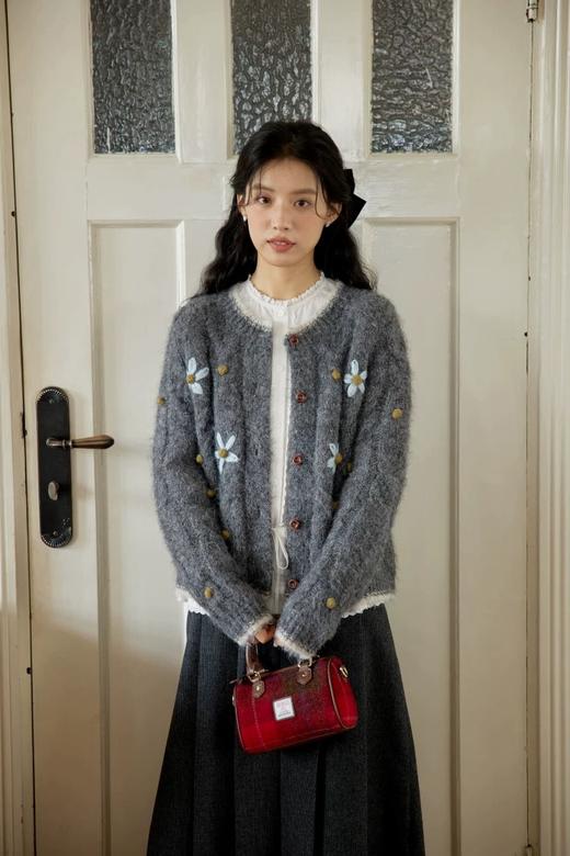 D112551重工钩花圆领软糯毛衣女慵懒风宽松开衫针织衫 商品图5