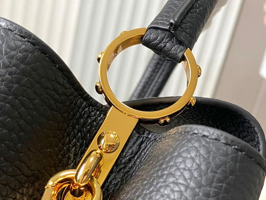 秋冬特惠💰1750 渠道级LV 新品 te级LV 动态芯片 M12936/M48865黑色圆花环扣款 本款Capucines 手袋 商品图5