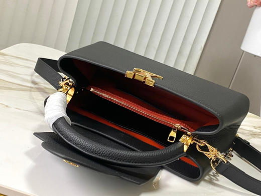 秋冬特惠💰1850 渠道级LV 新品 te级LV 动态芯片 M12936/M48865黑色圆花环扣款 本款Capucines 手袋 商品图4