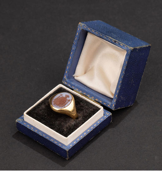 【已售】独角鹿西洋古董1870-1880年英国出品18K黄金镶嵌玛瑙侯爵贵族纹章主题凹雕印章戒指 商品图0