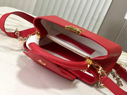 秋冬特惠💰1750 渠道级LV 新品 te级LV 动态芯片 M12936/M48865红色圆花环扣款 本款Capucines 手袋 商品图5