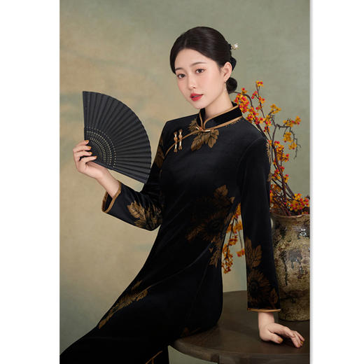 GX黑丝绒国风中式长款加绒旗袍2025冬季新款复古修身长袖旗袍 商品图2