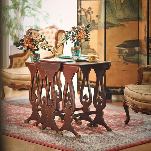 【已售】独角鹿西洋古董1880年代法国出品木上红漆桌面描金绘画装饰可叠放收纳小桌一套 商品图0