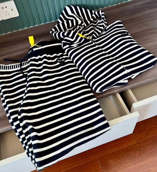 D112562连帽+撞色条纹软软糯糯休闲拉链套装 商品图2