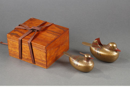 独角鹿西洋古董19世纪末日本明治时期出品「鸳鸯」主题金漆莳绘香盒 一对 商品图2