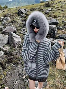 D112561条纹设计毛绒帽檐宽松休闲连帽针织外套