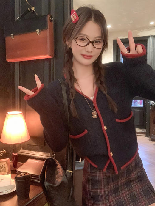 <曾小咸推荐> 现货秒杀！微信超特价！撞色边v领毛衣开衫 日常189.99 立减90 秒杀99.99！格子裙秒杀69.99！ 商品图9