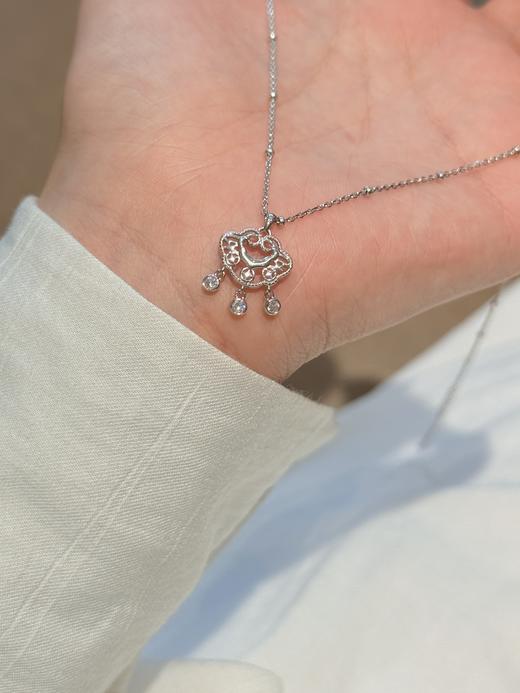 卡蒂罗KADER 铜钱祥云锁项链 新中式国潮925银镂空铜钱古典设计锁骨链 灵动好运简约百搭 商品图5