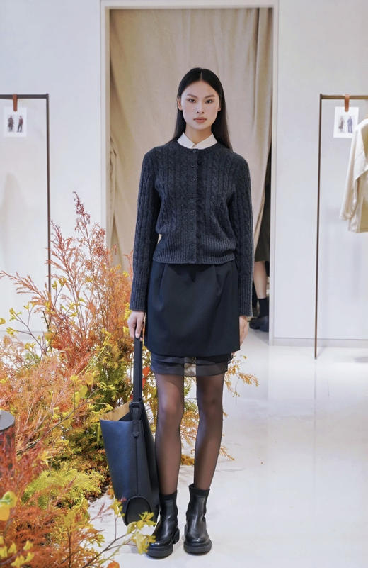 【秒杀价已调 直接拍】小禾 复古慵懒风 羊绒混纺 修身 麻花绞花 针织开衫 蕾丝显瘦圆领 温柔外套 商品图4