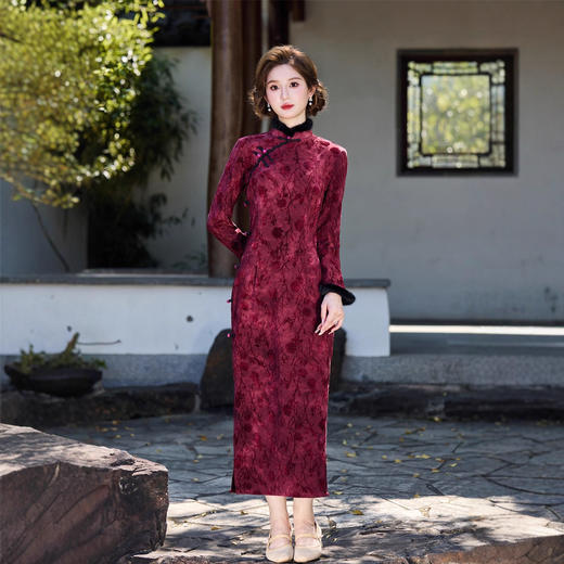 GX喜妈妈婚宴长款植绒复合长袖旗袍2025秋冬款复古中国风旗袍 商品图1