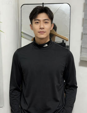 原单正品北面 TNF 半高领长袖 打底衫。男女同款 纯棉面料 内里细腻薄绒 高性价比 领口logo设计 秋冬款 可打底可单穿 S-XL 现货秒发