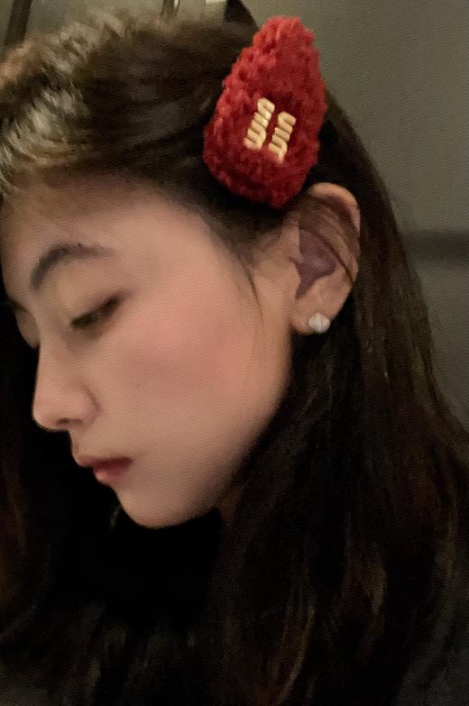 D112558甜美少女秋冬复古羊羔毛糖果色字母发夹 商品图8