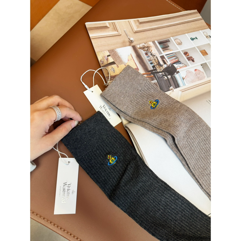 2511402    西太后🪐 中筒羊毛袜 （2色 一组）