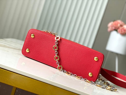 秋冬特惠💰1850 渠道级LV 新品 te级LV 动态芯片 M12936/M48865红色圆花环扣款 本款Capucines 手袋 商品图8