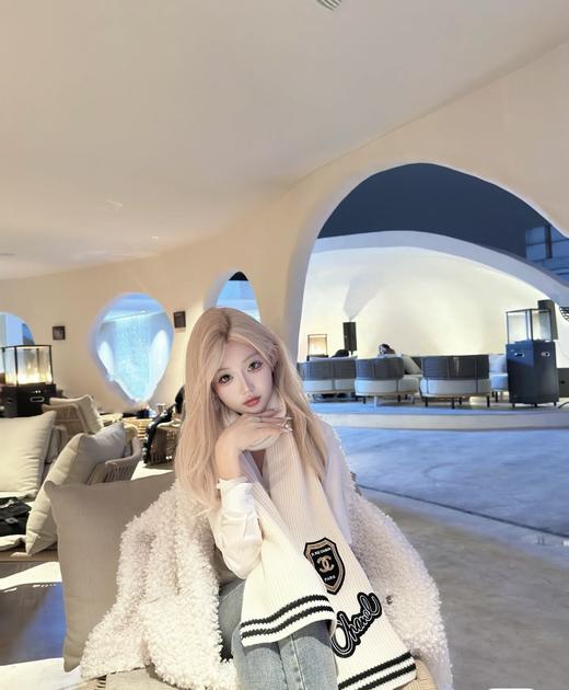 D112530英伦学院风冬季氛围感针织羊绒面料徽章围巾 商品图2