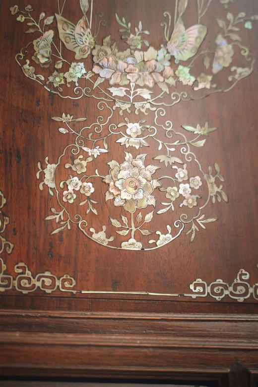 【已售】独角鹿西洋古董19世纪末亚洲出品「蝶恋花」主题螺钿镶嵌边柜 商品图4