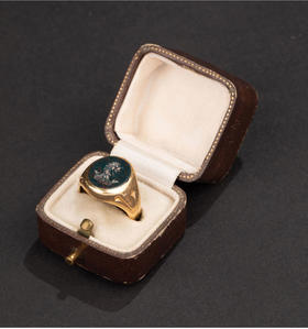 独角鹿西洋古董1870-1880年英国出品18K黄金镶嵌血滴石雄狮主题凹雕印章戒指