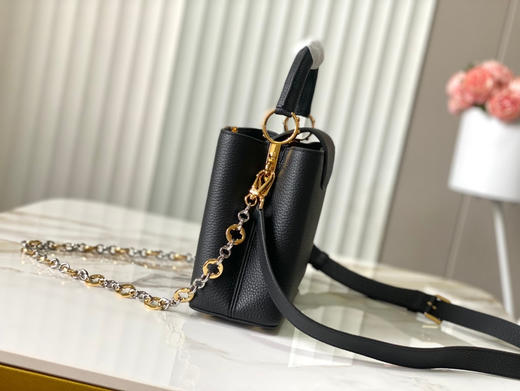 秋冬特惠💰1750 渠道级LV 新品 te级LV 动态芯片 M12936/M48865黑色圆花环扣款 本款Capucines 手袋 商品图1