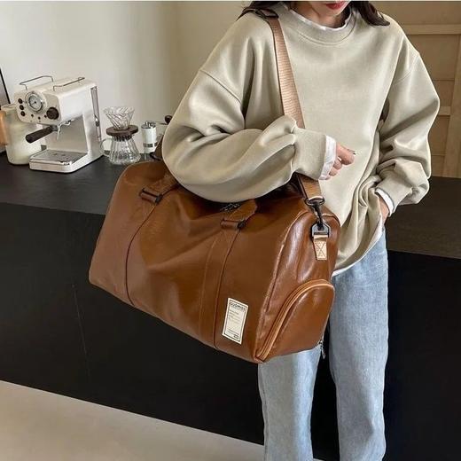 【服饰鞋包】旅行包男士健身包防水手提包PU运动男包 商品图0