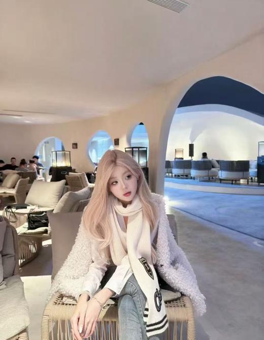 D112530英伦学院风冬季氛围感针织羊绒面料徽章围巾 商品图3