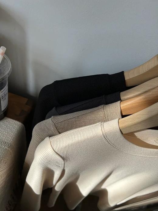 老米优品🎈3-5天！两个领型《一级抗起球！优可丝半高领/圆领打底衫》软乎乎的坑条打底tee, 显瘦又温柔！ T251125A 商品图2