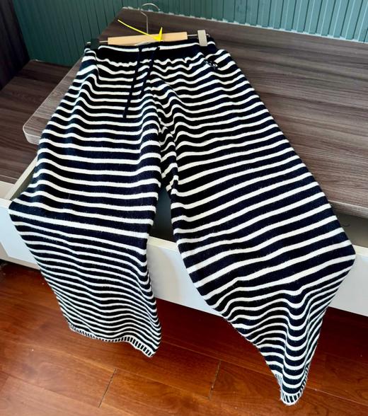 D112562连帽+撞色条纹软软糯糯休闲拉链套装 商品图5