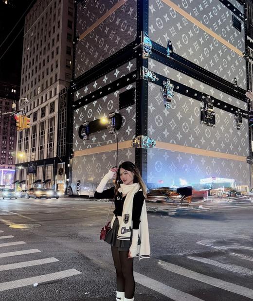 D112530英伦学院风冬季氛围感针织羊绒面料徽章围巾 商品图9