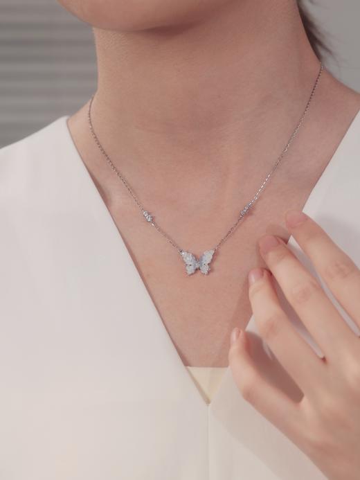 【会发光的蝴蝶】KADER卡蒂罗 夜光冰晶蝴蝶项链 925银轻奢小众原创设计梦幻碎冰晶点缀蝶翼渐变蓝锁骨链 闪耀吸睛甜美女友 商品图7