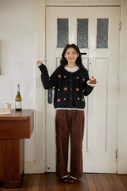 D112551重工钩花圆领软糯毛衣女慵懒风宽松开衫针织衫 商品图8