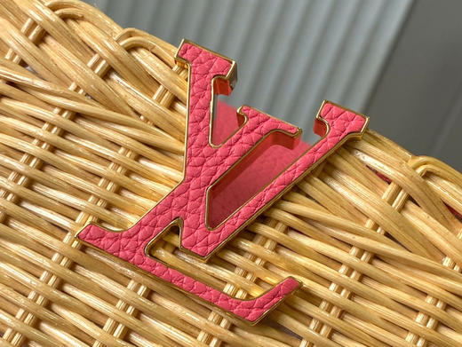 秋冬特惠💰1700 渠道级LV 新品 te级LV 动态芯片 M26005/M48865唇膏印花竹篮 本款Capucines手袋 商品图5