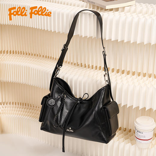 Folli Folie  FF牛皮黑武士斜挎包 SB24PYP039 商品图7