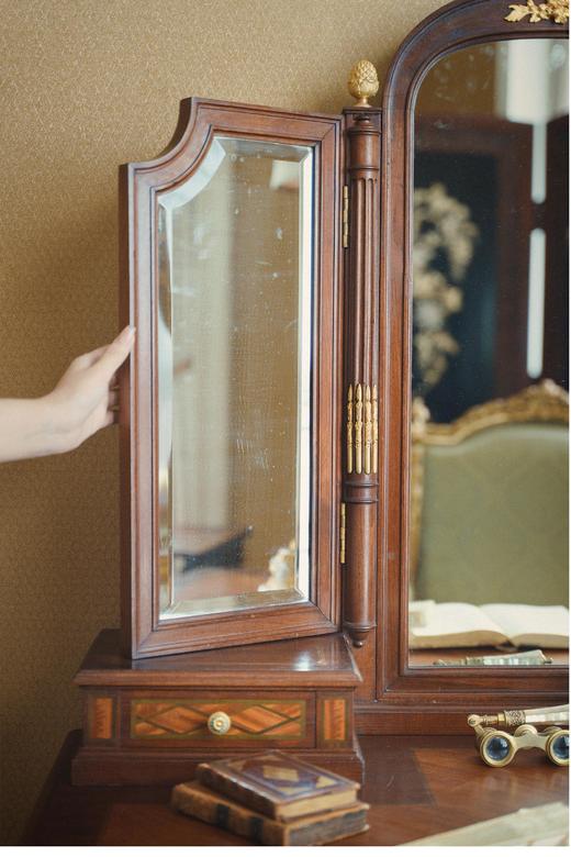 【已售】独角鹿西洋古董19世纪末法国出品路易十六风格铜鎏金精雕花环装饰细木镶嵌梳妆台 商品图3