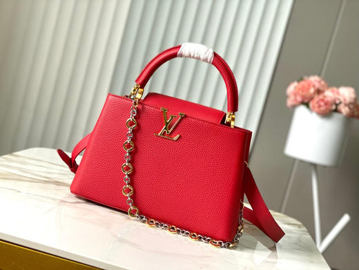 秋冬特惠💰1850 渠道级LV 新品 te级LV 动态芯片 M12936/M48865红色圆花环扣款 本款Capucines 手袋 商品图0