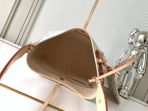 秋冬特惠💰1280 渠道级LV【全钢五金 MB163c01变码芯片】te级LV 全套包装 M13661白三彩 本款 CarryAll 小号手袋 商品图7