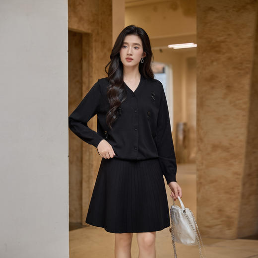 奢姿大码女装2025秋季新款胖妹妹时尚V领针织开衫半身裙两件套装 商品图2