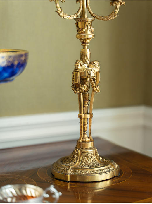 【已售】独角鹿西洋古董1879年Henri Dasson签名出品路易十六风格小天使主题铜鎏金烛台一对 商品图4